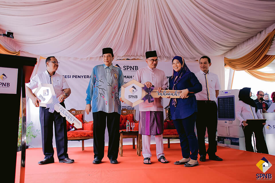 Image Majlis Penyerahan Kunci RMR Bersama YAB Perdana Menteri